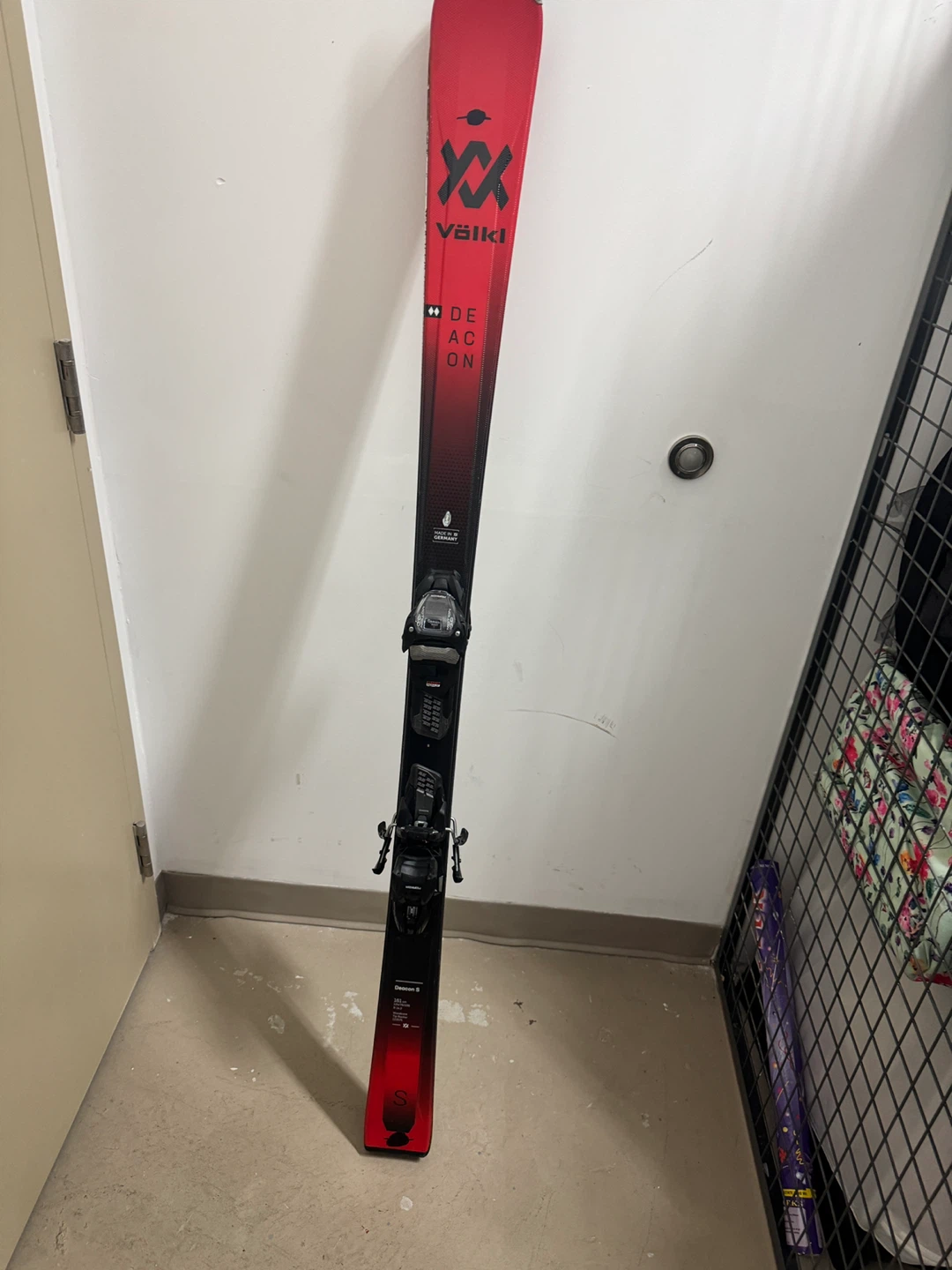 Völkl Deacon Skis