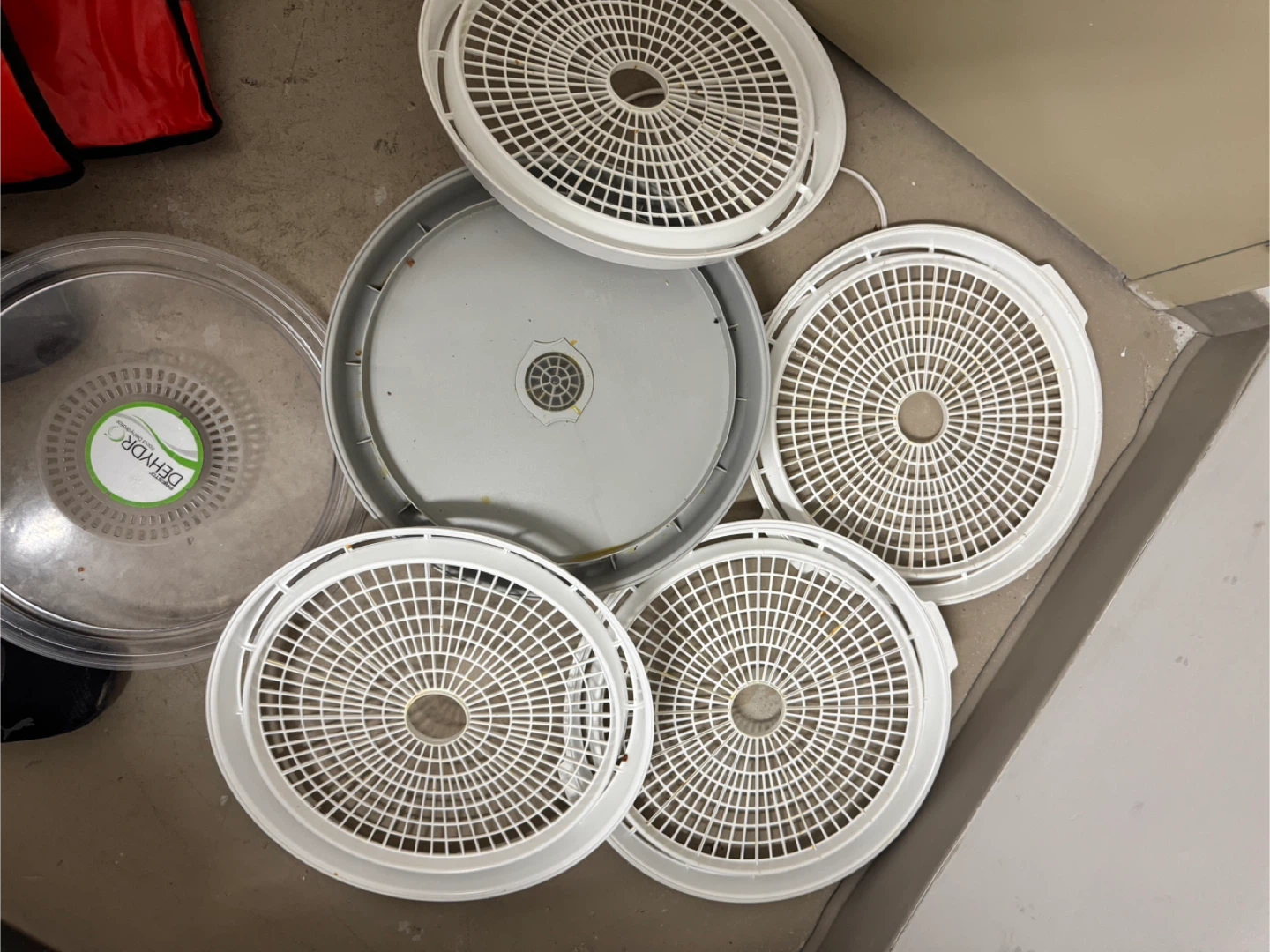 Presto Dehydro Food Dehydrator with 5 Trays - photo 4