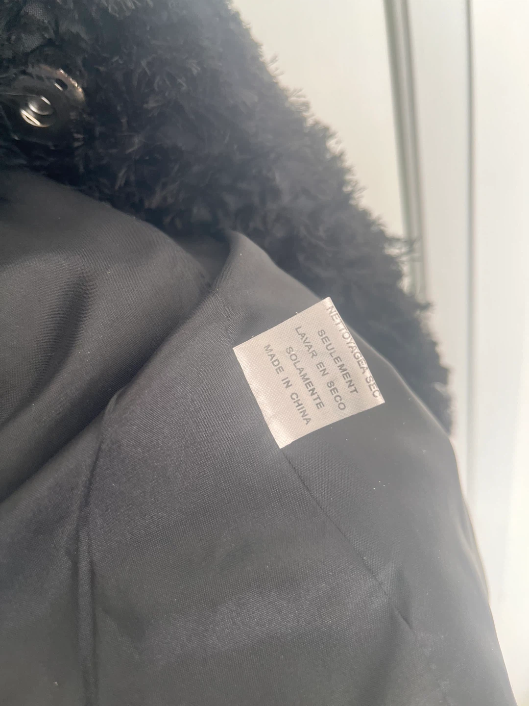 GUCCI Black Fur & Wool Vest - photo 2