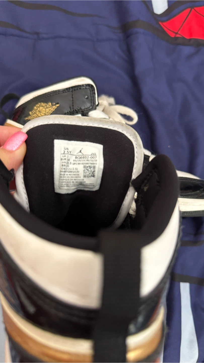Air Jordan 1 Mid SE Youth Shoes - photo 4