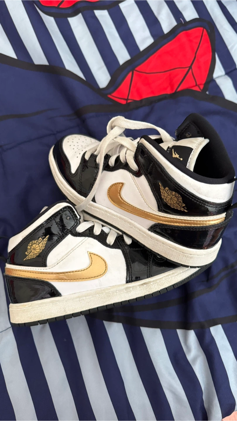 Air Jordan 1 Mid SE Youth Shoes - photo 2