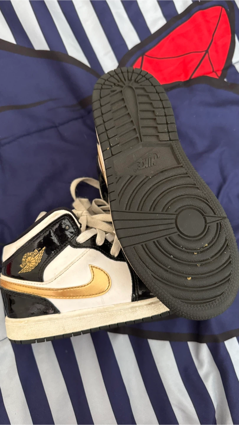 Air Jordan 1 Mid SE Youth Shoes - photo 3