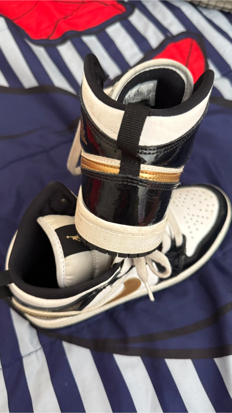 Air Jordan 1 Mid SE Youth Shoes