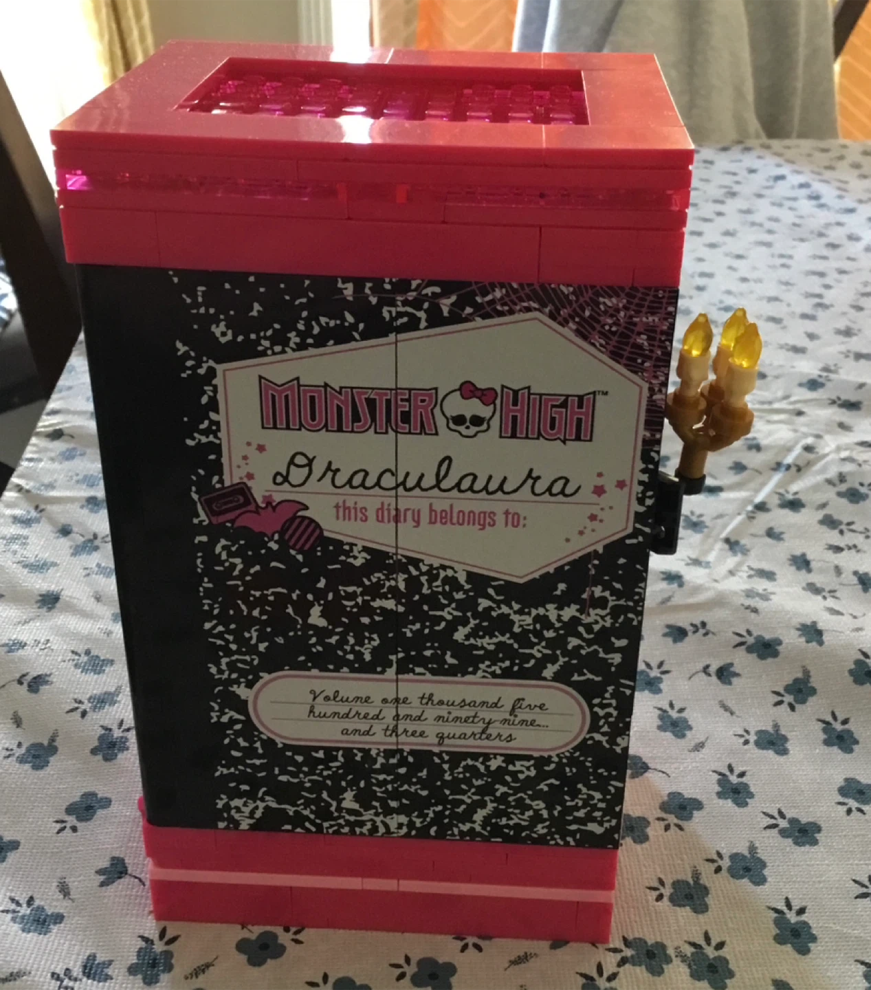 Monster High Draculaura Mega Block Book Nook - photo 4