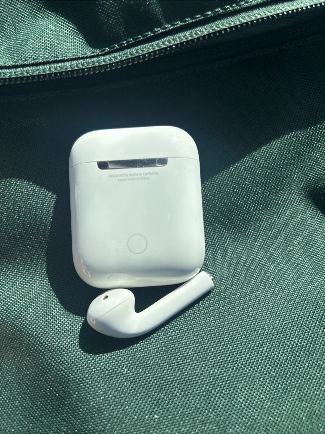 Apple AirPods 1 Charging Case (White) - photo 5