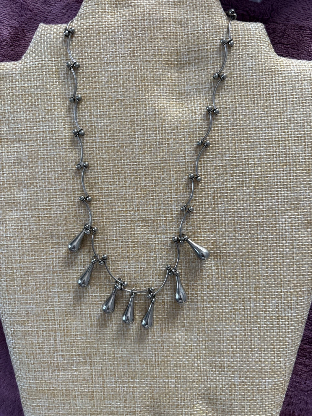 🧡Silver Tone Beaded Necklace with Teardrop Pendants
