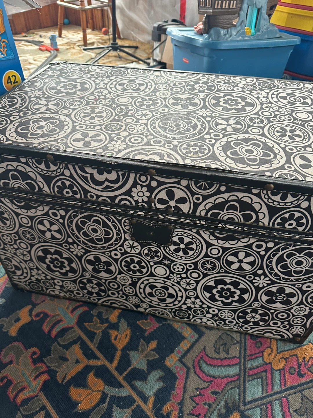 Black and White Floral Pattern Storage Trunk