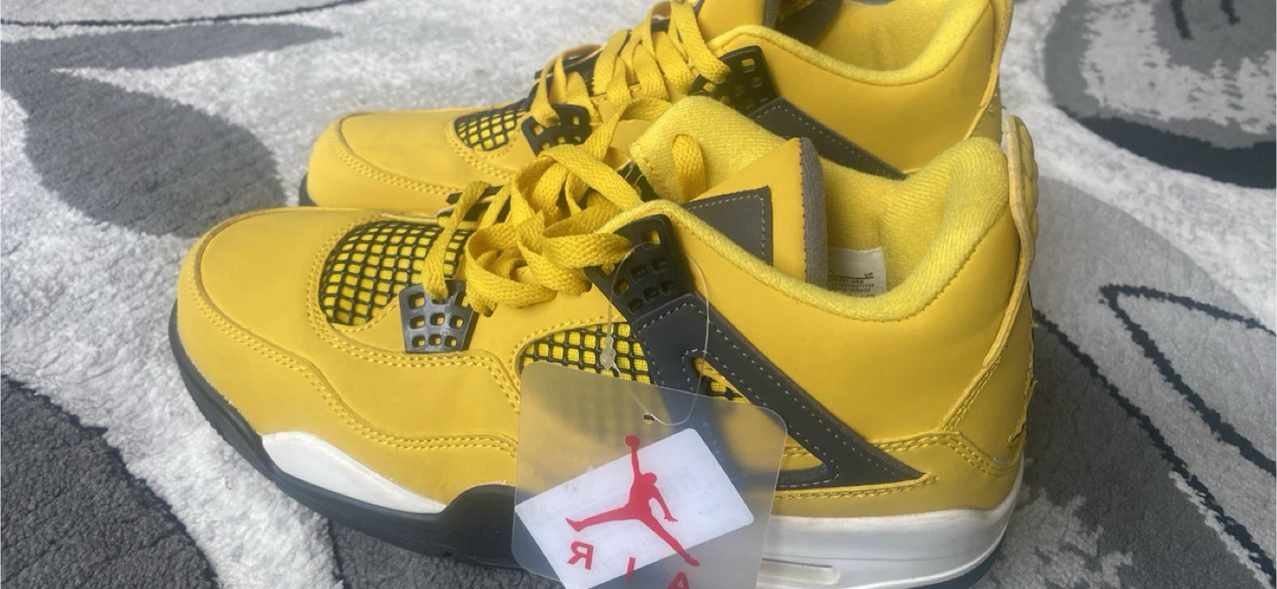 Air Jordan 4 "Lightning" Yellow Sneakers