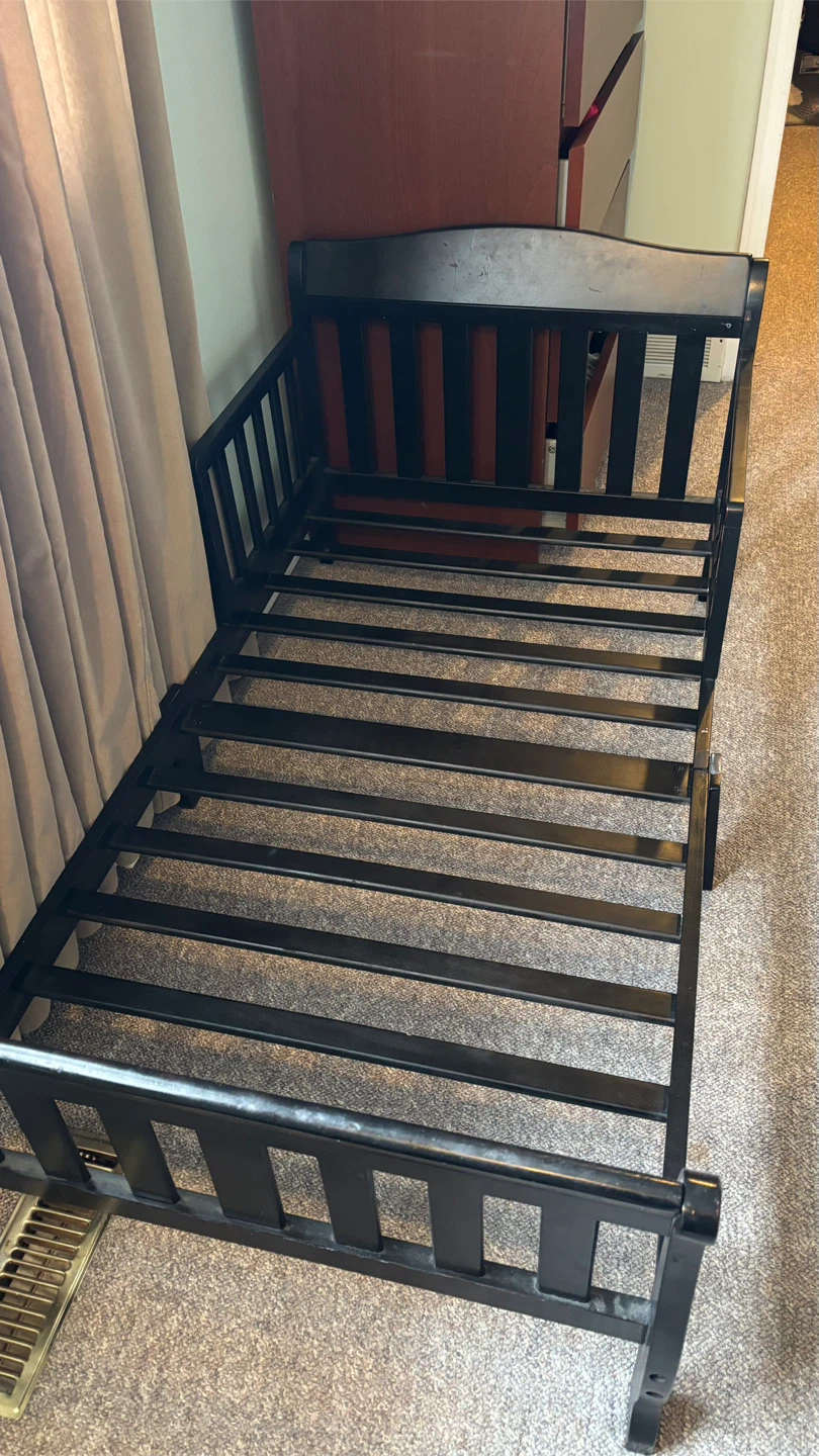 Toddler Bed and Mattress 🧡