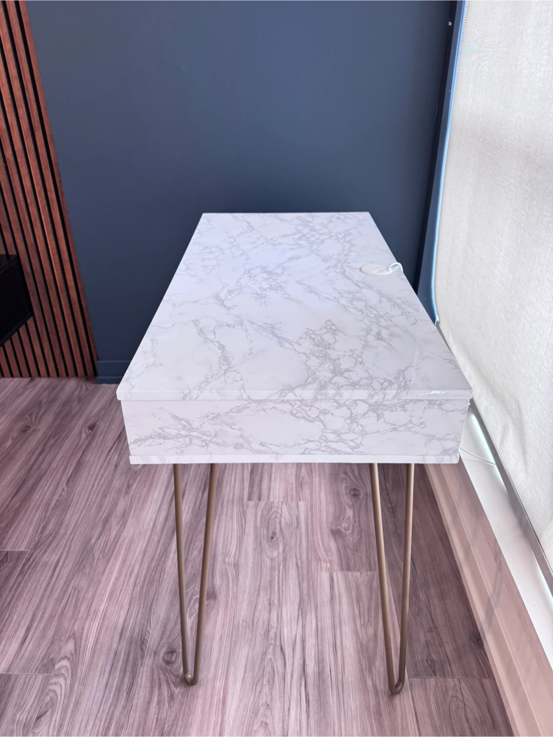 Athena Office Desk in extremely good condition. - photo 3