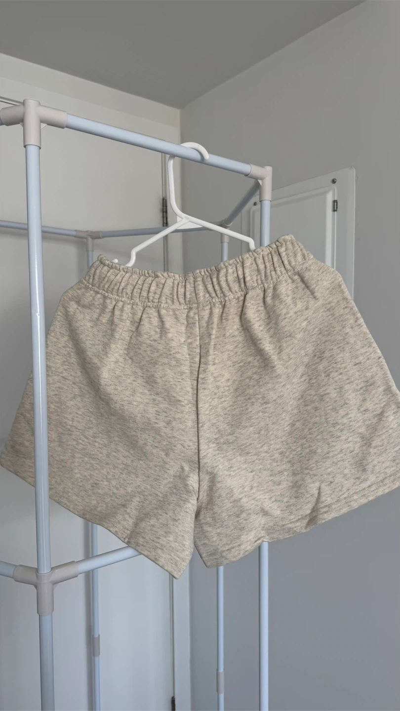 Alo Yoga Sweat Shorts - photo 3