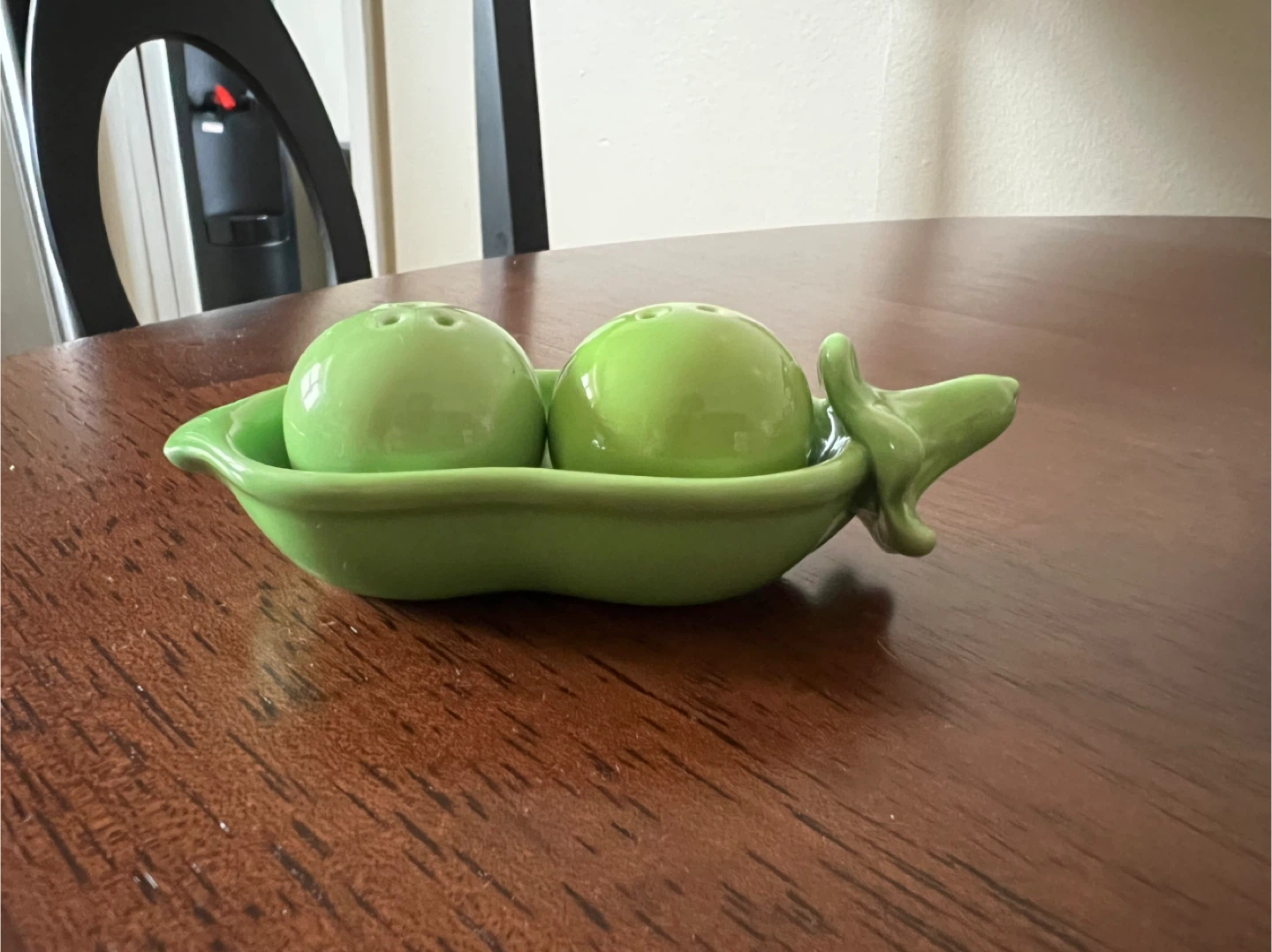 Two Peas in a Pod Salt & Pepper Shakers 🧡