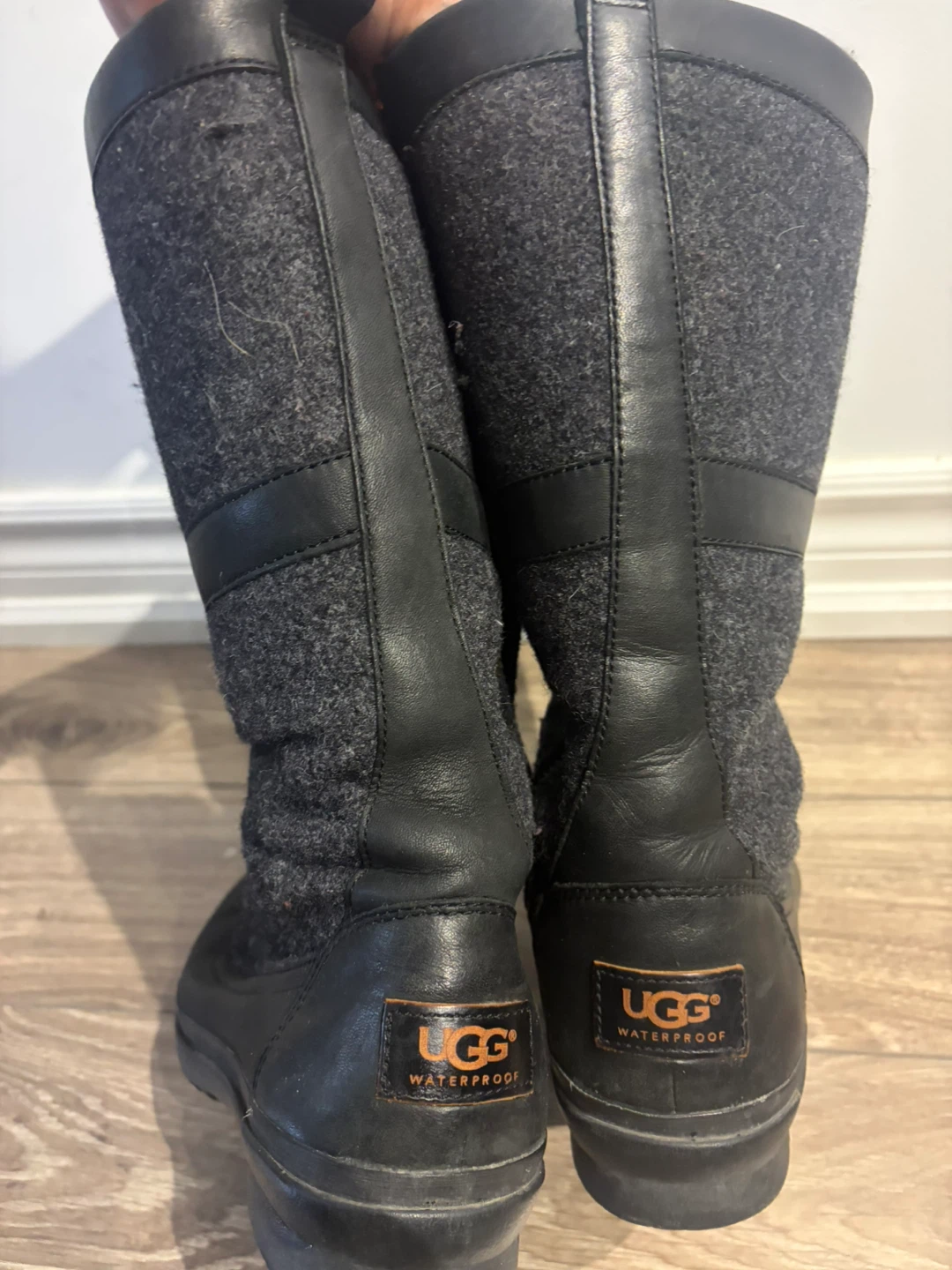 Ugg "W Elvia" Waterproof Boots Size 7.5 - photo 3
