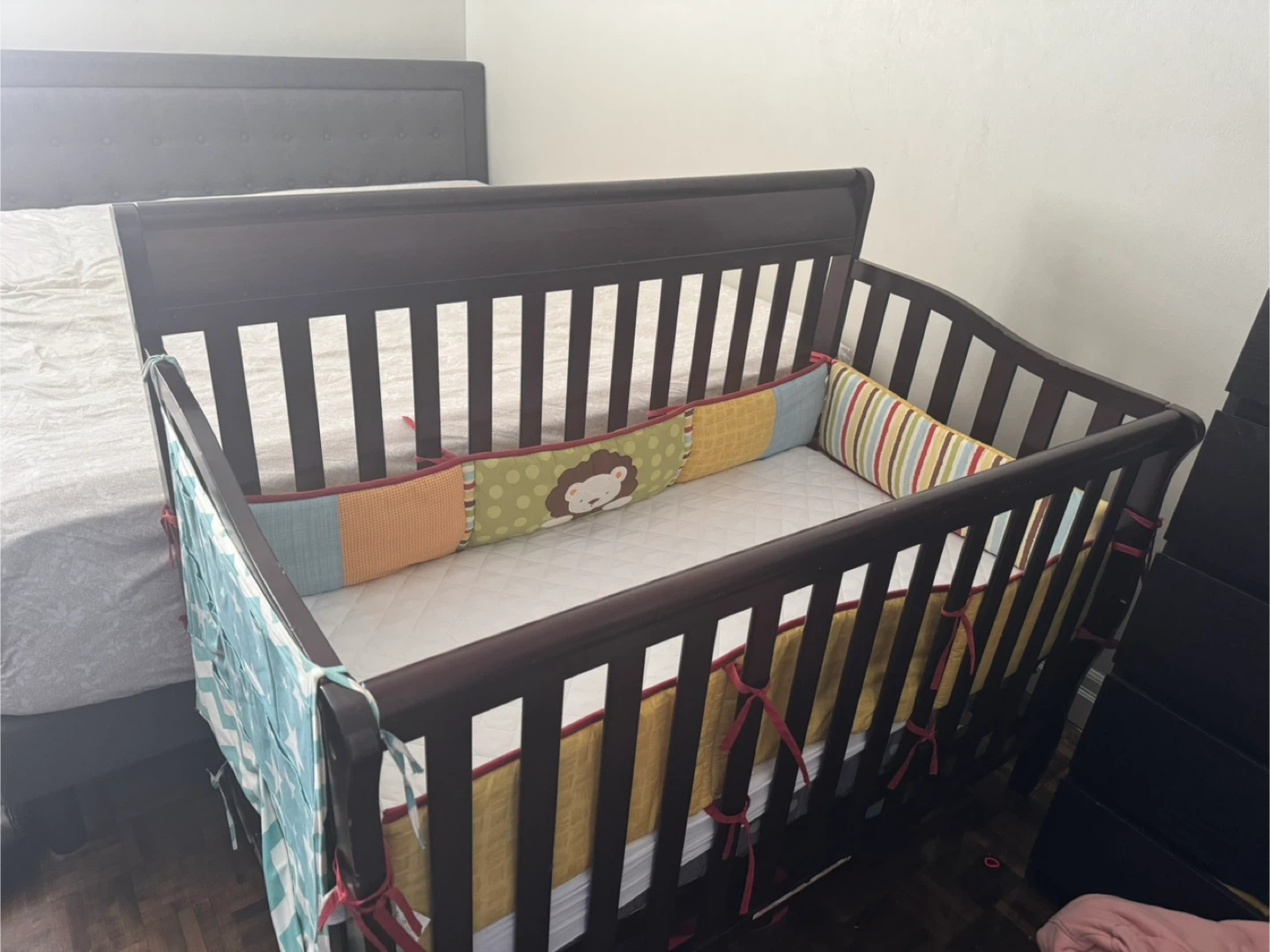 Baby crib Graco brand