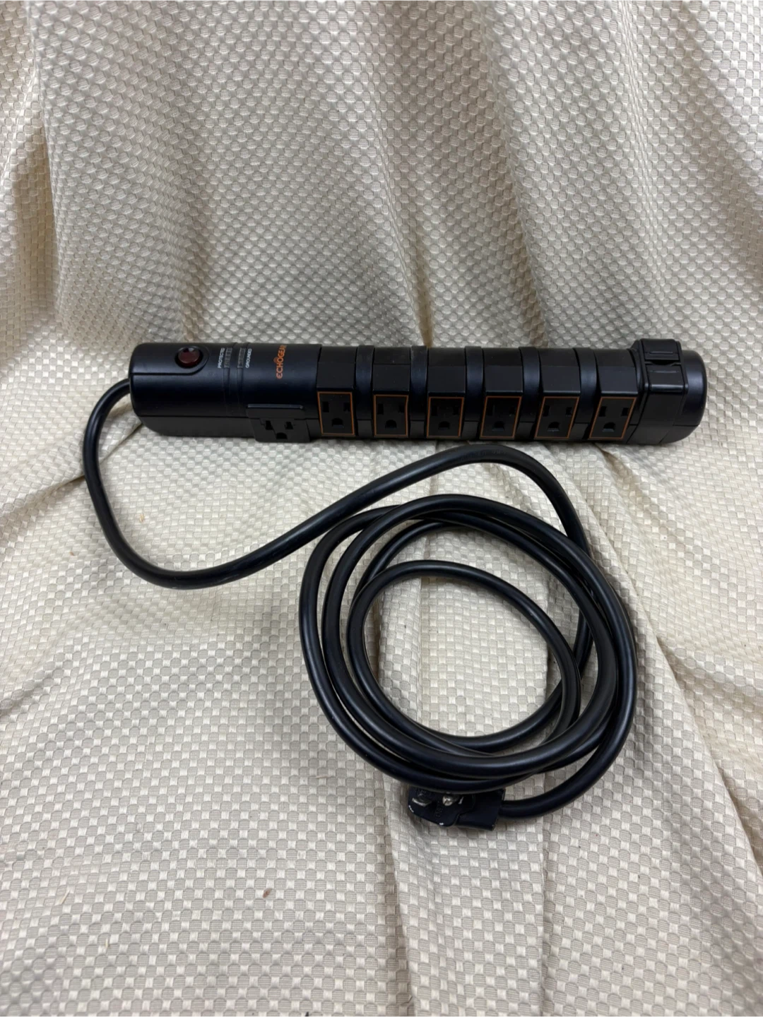 Congo 8-Outlet Power Strip Surge Protector 🧡 - photo 2
