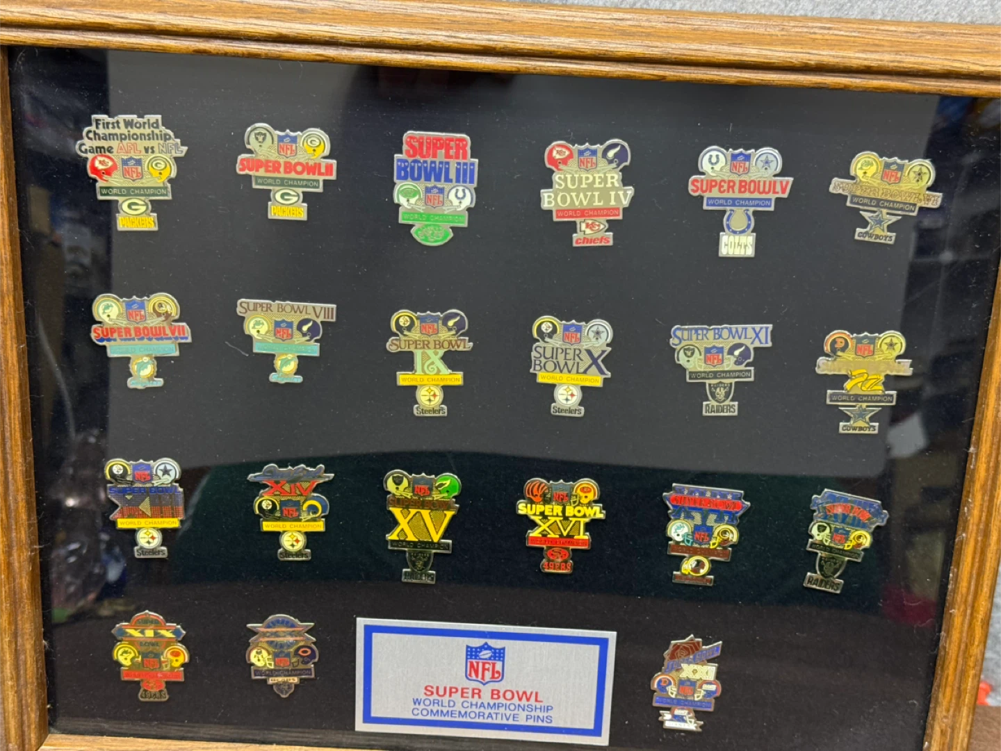 NFL Super Bowl World Championship Commemorative Pins Framed Set - photo 4