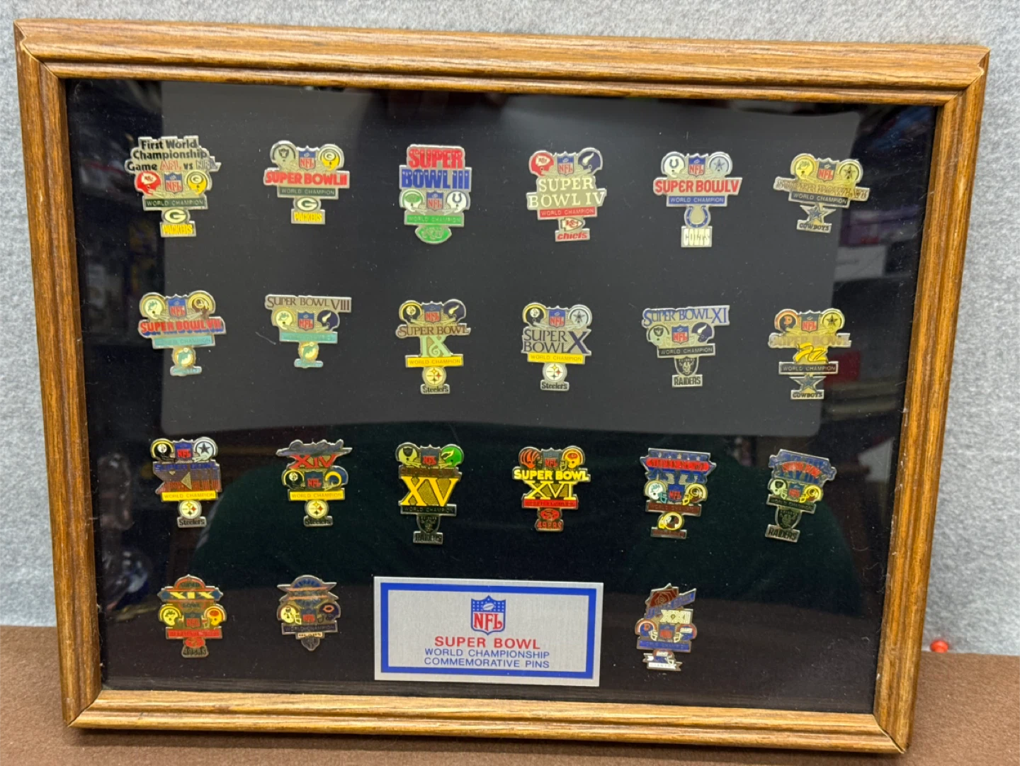 NFL Super Bowl World Championship Commemorative Pins Framed Set - photo 3