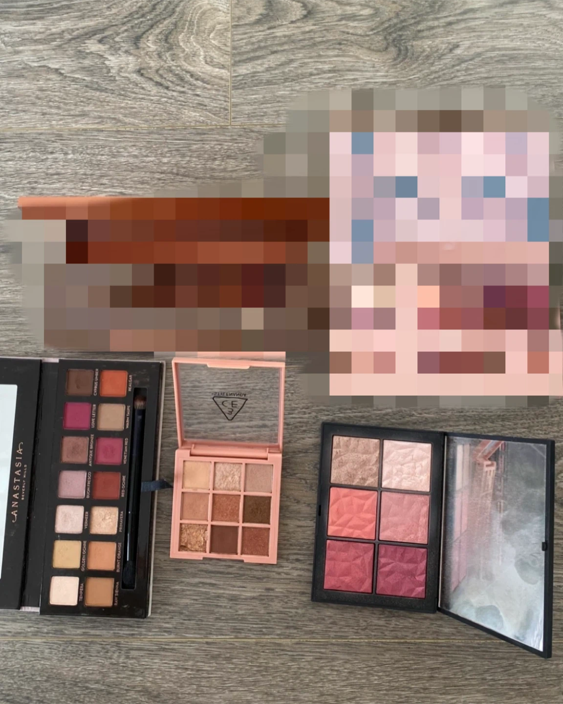 Moving sale - makeup - photo 4