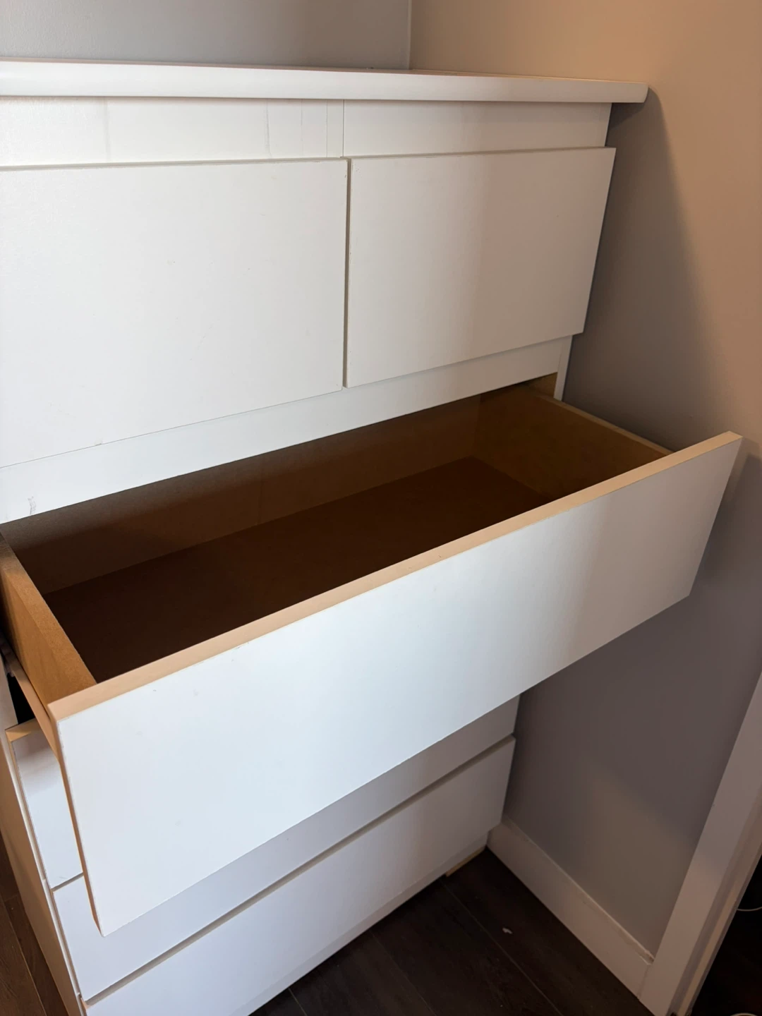 White 6-Drawer Dresser - photo 2