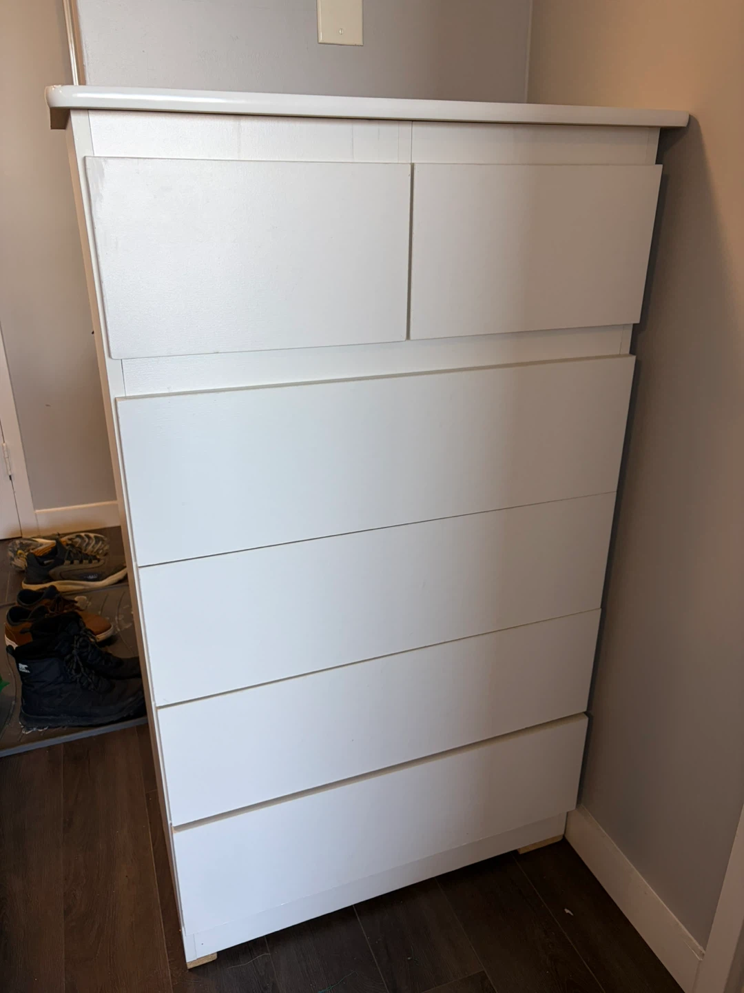 White 6-Drawer Dresser
