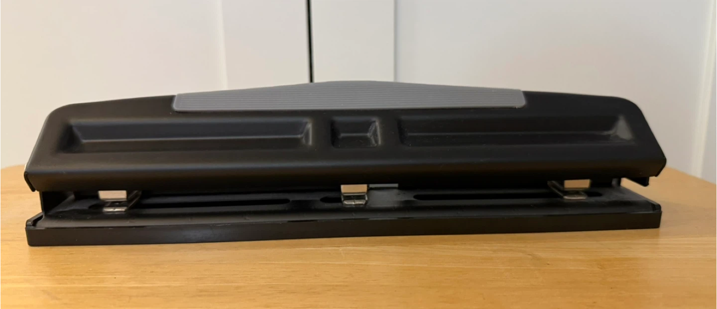 Black 3-Hole Puncher 🧡