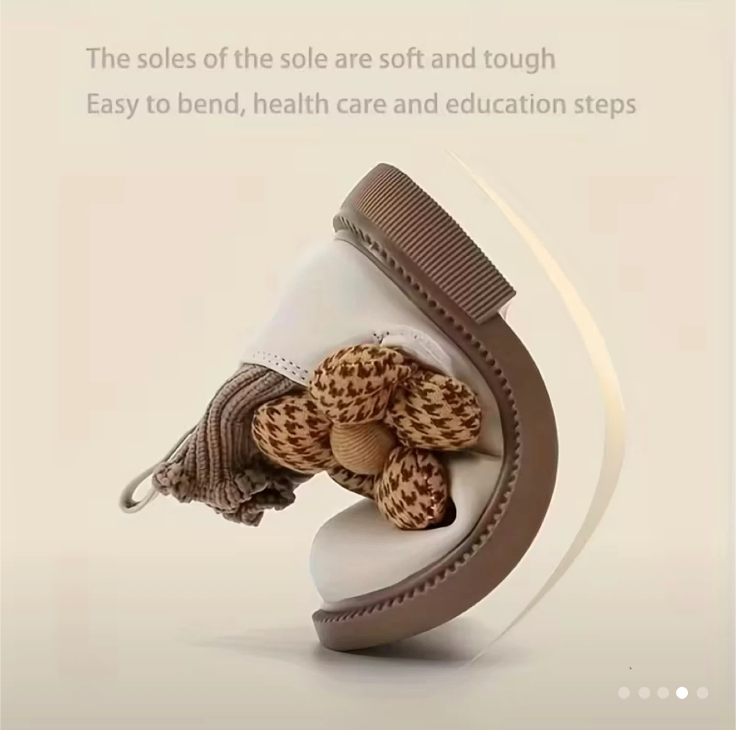 Children's White Mary Jane Shoes with Flower Detail - photo 4