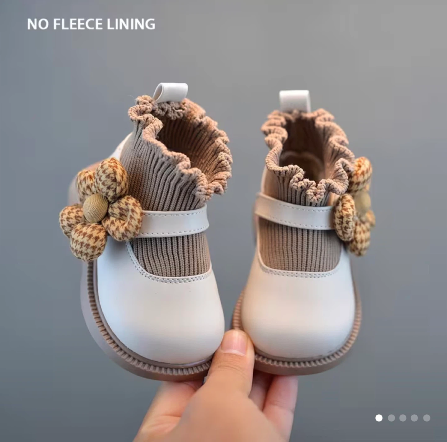 Children's White Mary Jane Shoes with Flower Detail - photo 2