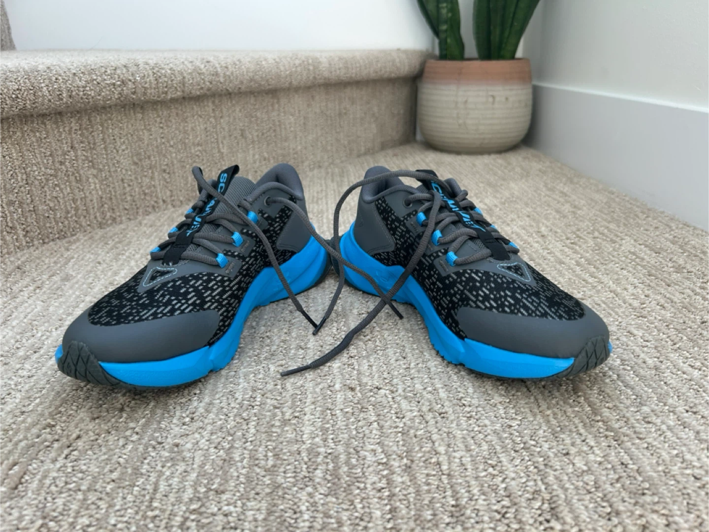 Under Armour UA SCRAMJET 5 Boys Running Shoes Size 6Y