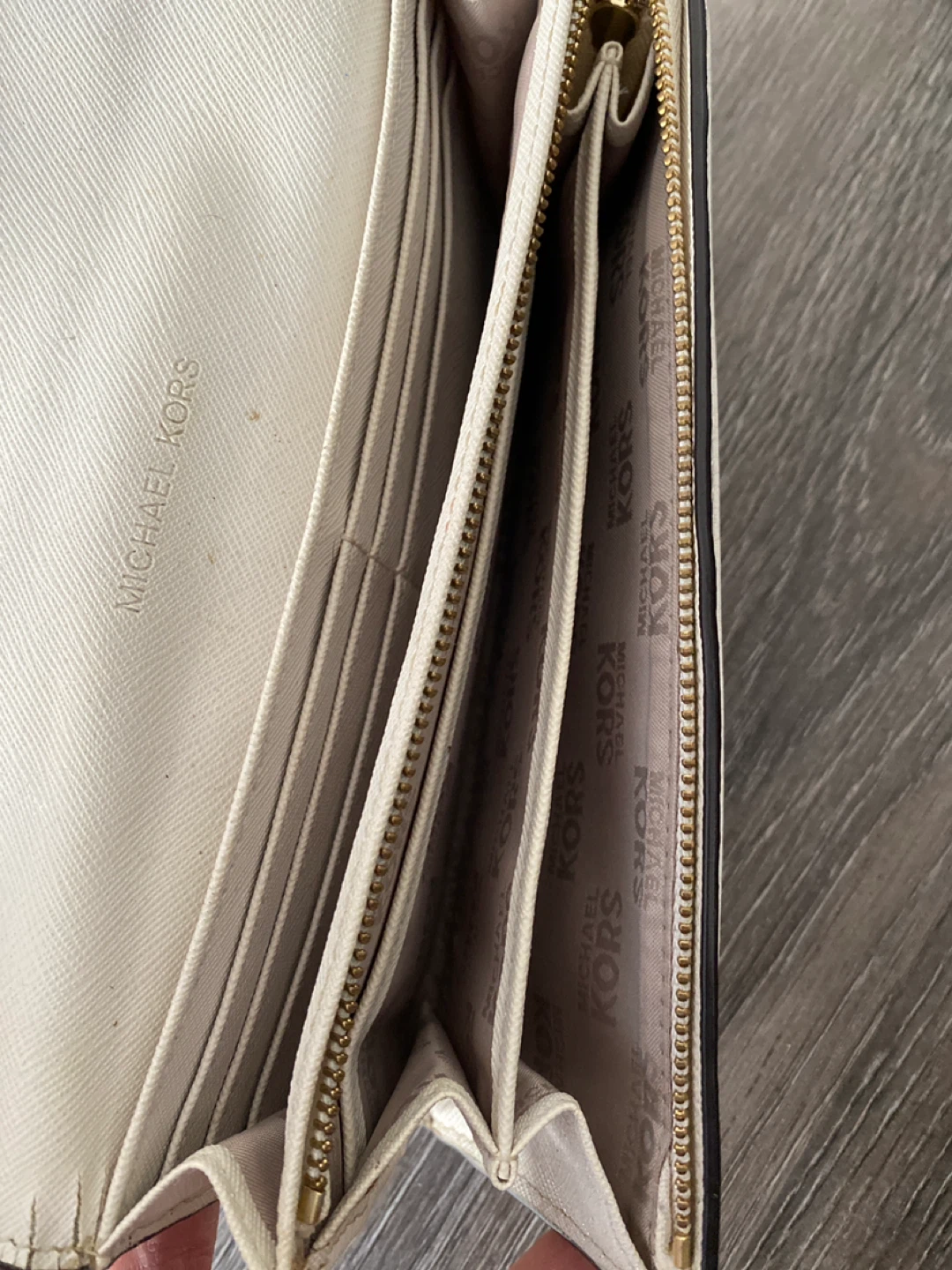 Michael Kors Cream Leather Wallet - photo 3