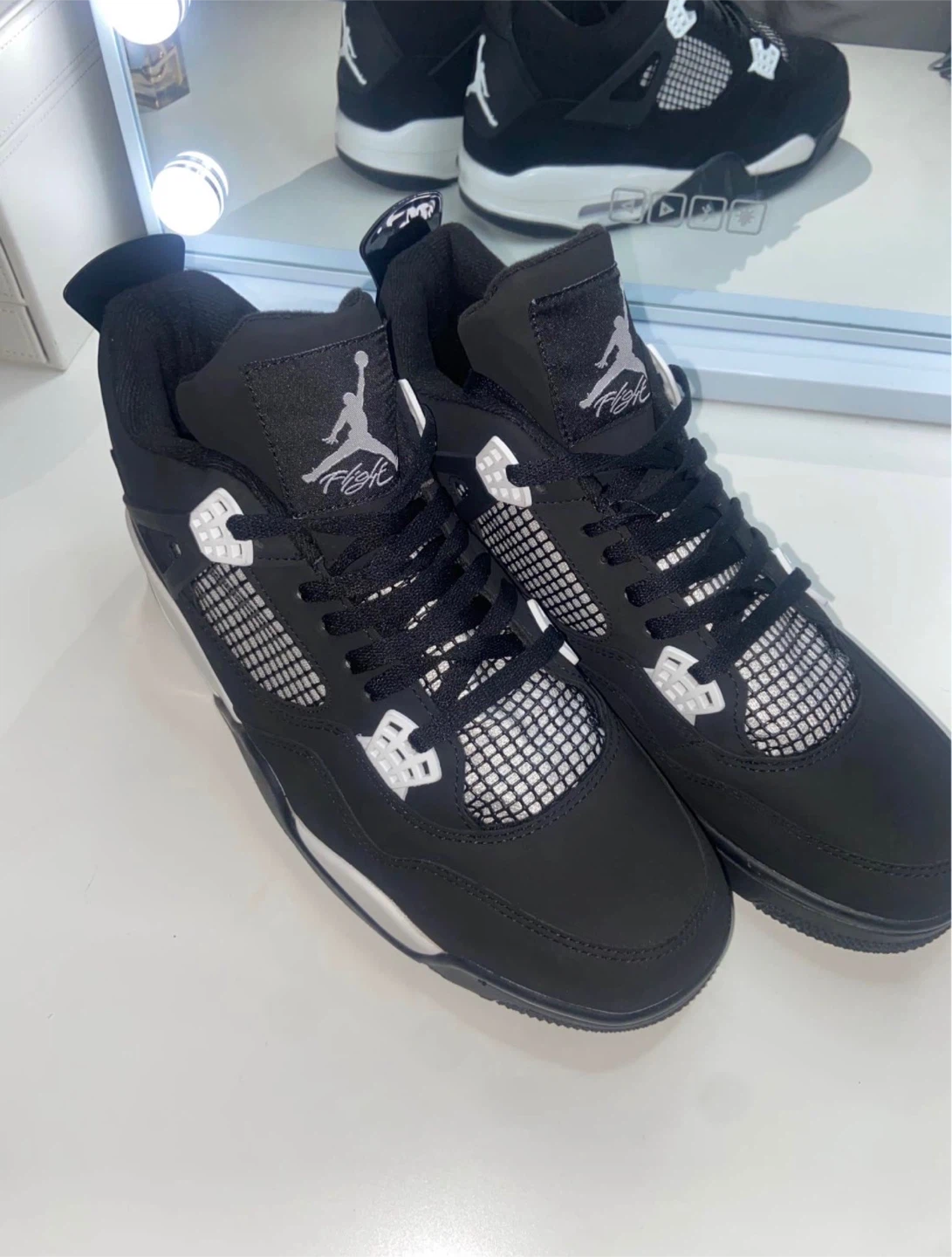 Jordan 4 Retro Thunder Size 12 - photo 5