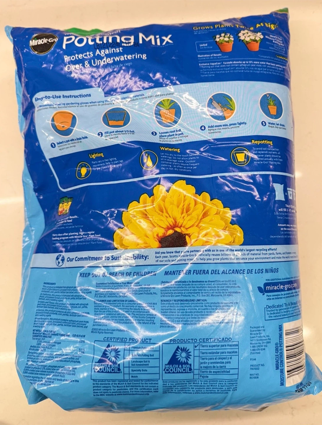 Miracle-Gro Moisture Control Potting Mix - 8 qt 🧡 - photo 2