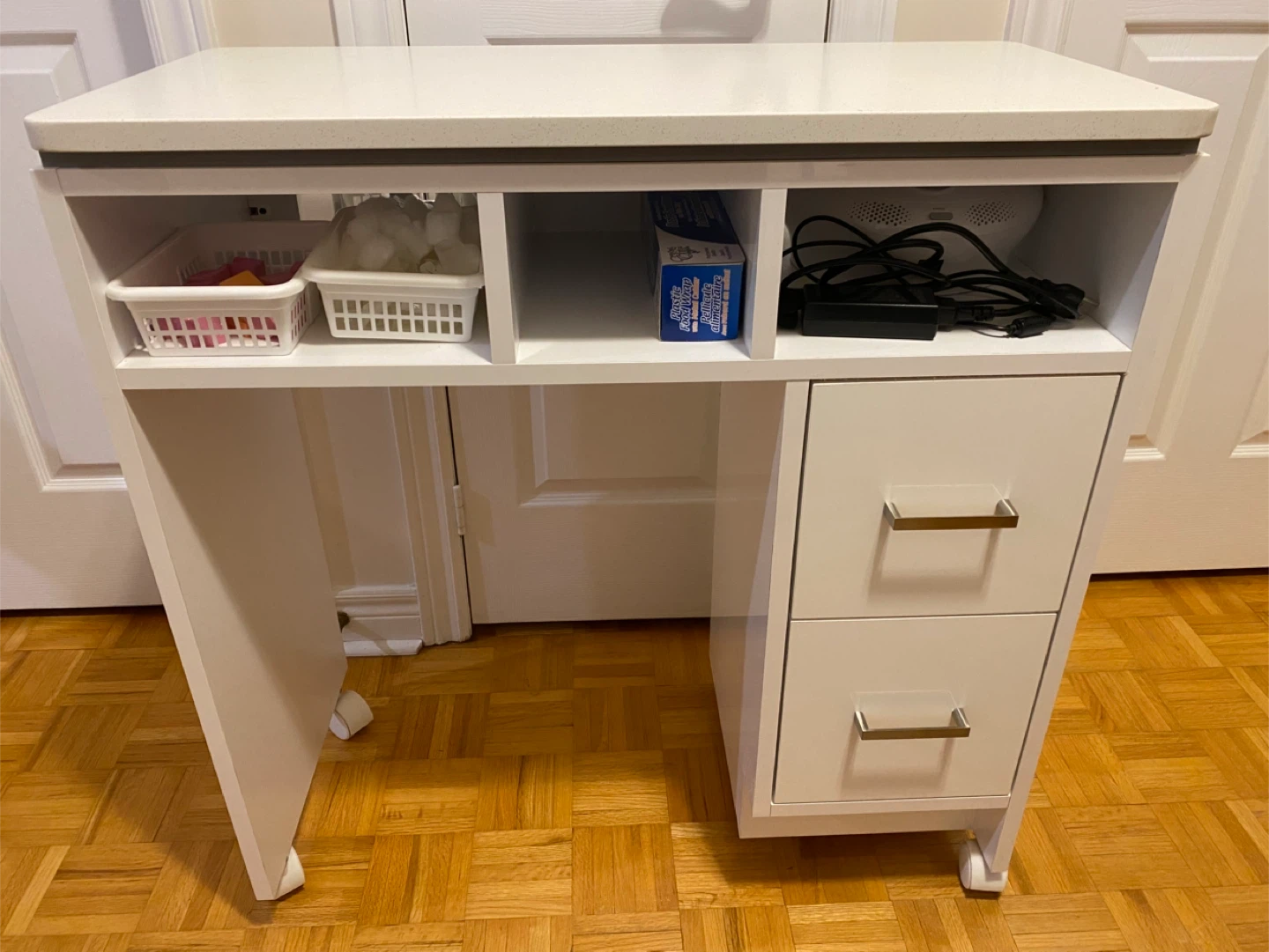 White Nail Tech Manicure Table with Drawers and Storage