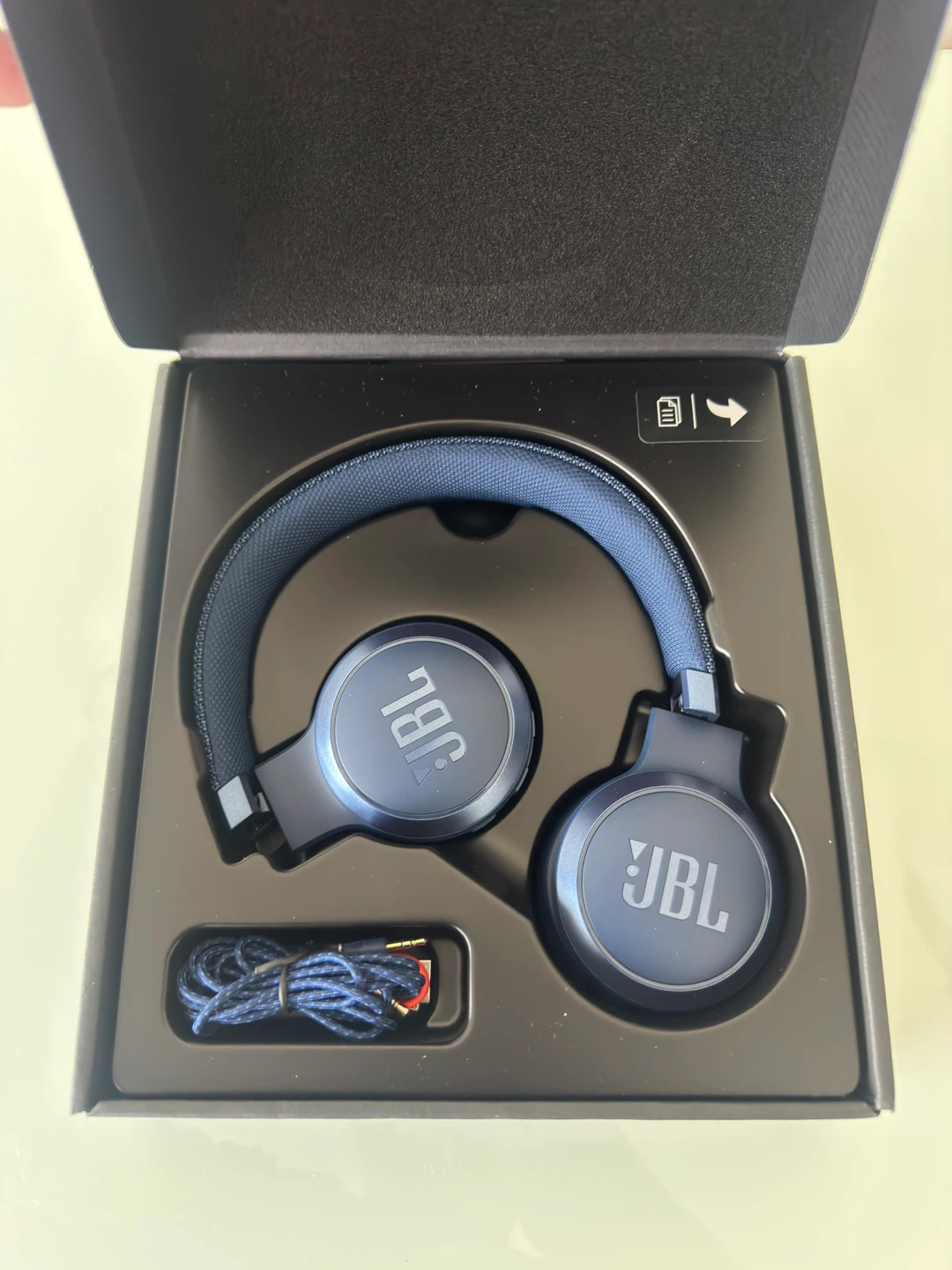 JBL Live 670NC Wireless Noise Cancelling Headphones Blue