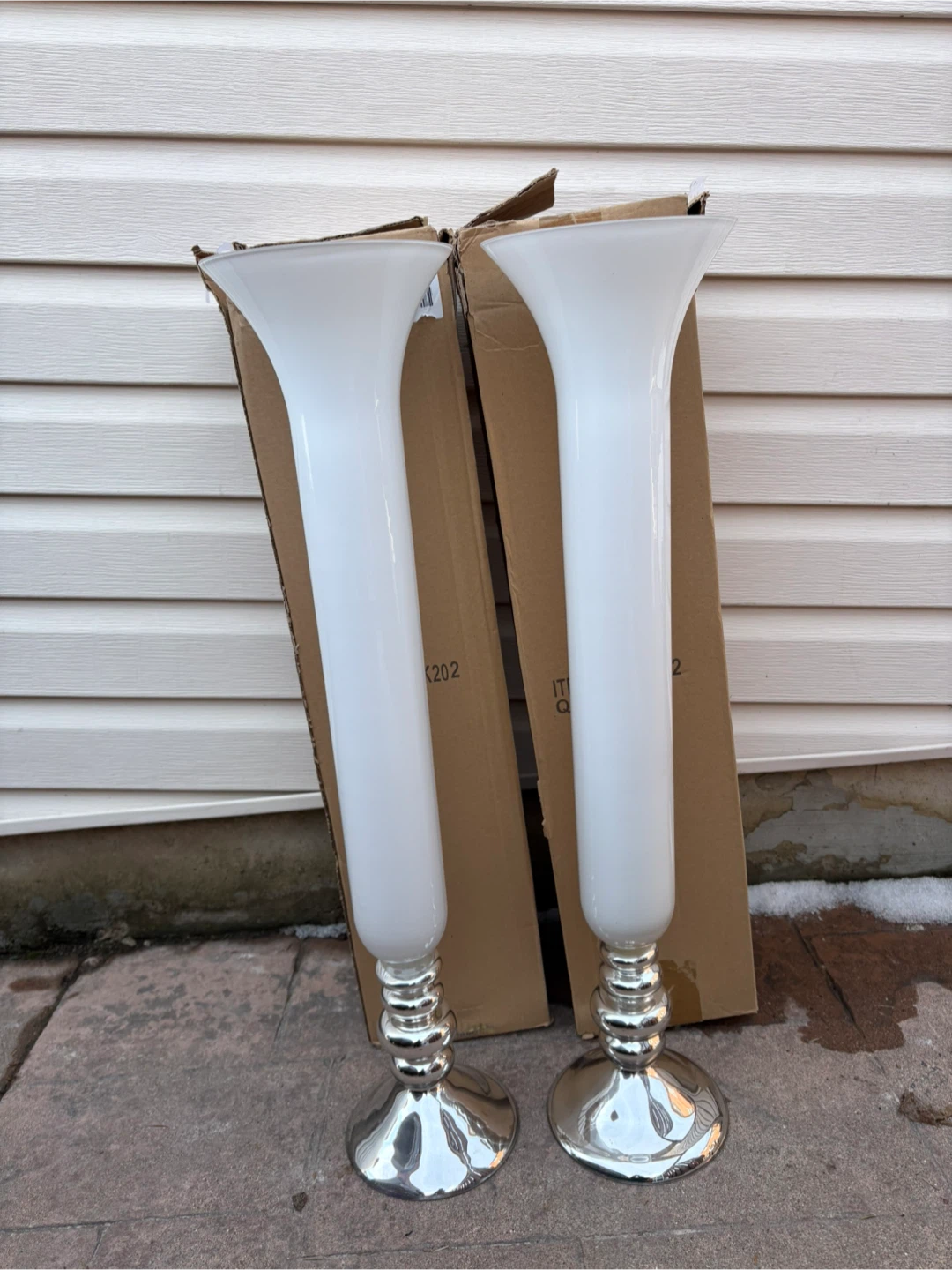 2 White Trumpet Vases with Silver Base - photo 2