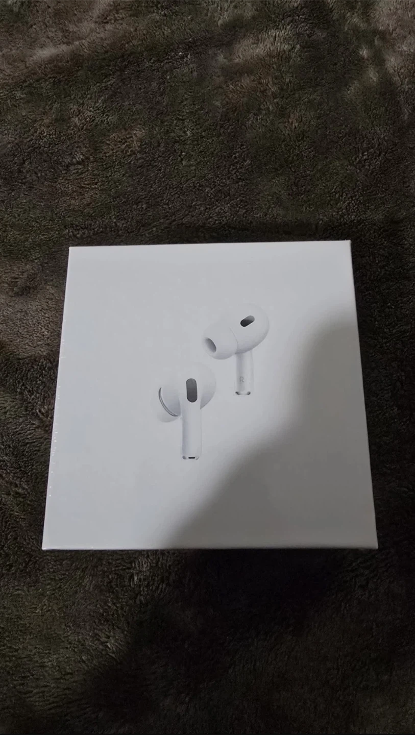 Apple AirPods Pro(2nd generation)with MagSafe Charging Case
