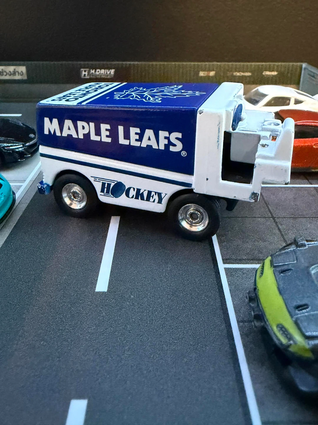 Toronto Maple Leafs Zamboni Hockey Toy Truck - photo 5