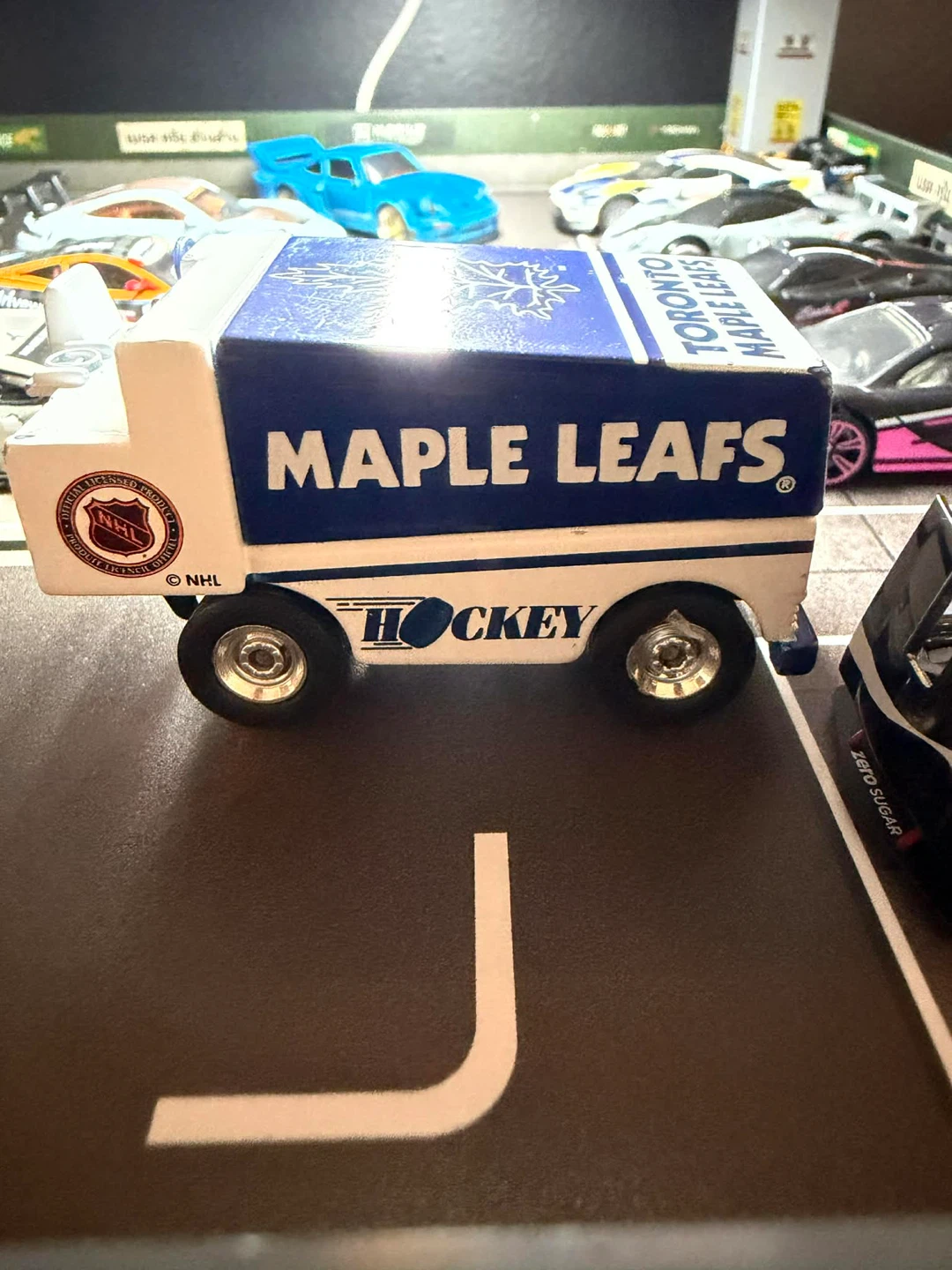 Toronto Maple Leafs Zamboni Hockey Toy Truck - photo 4