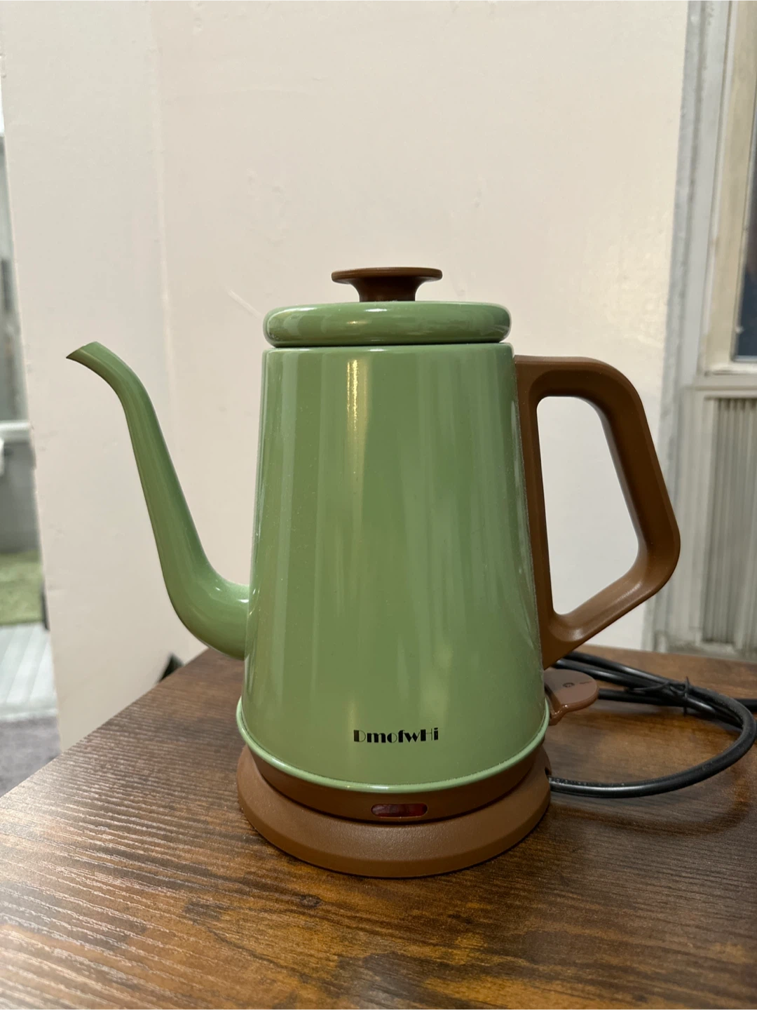 Electric Gooseneck Kettle in Sage Green/Brown