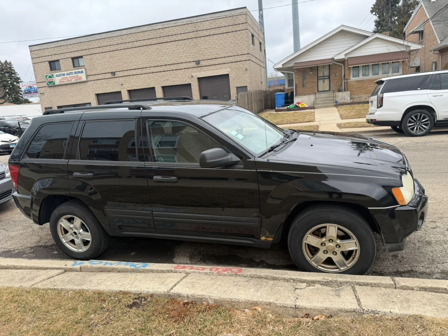 Black Jeep Grand Cherokee Laredo SUV