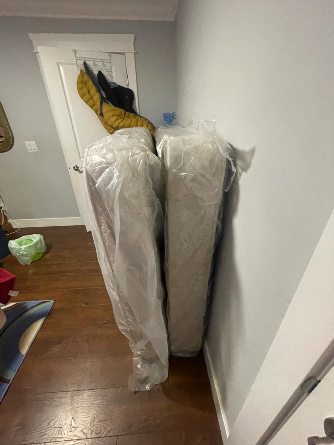 Twin Mattress with box - photo 2