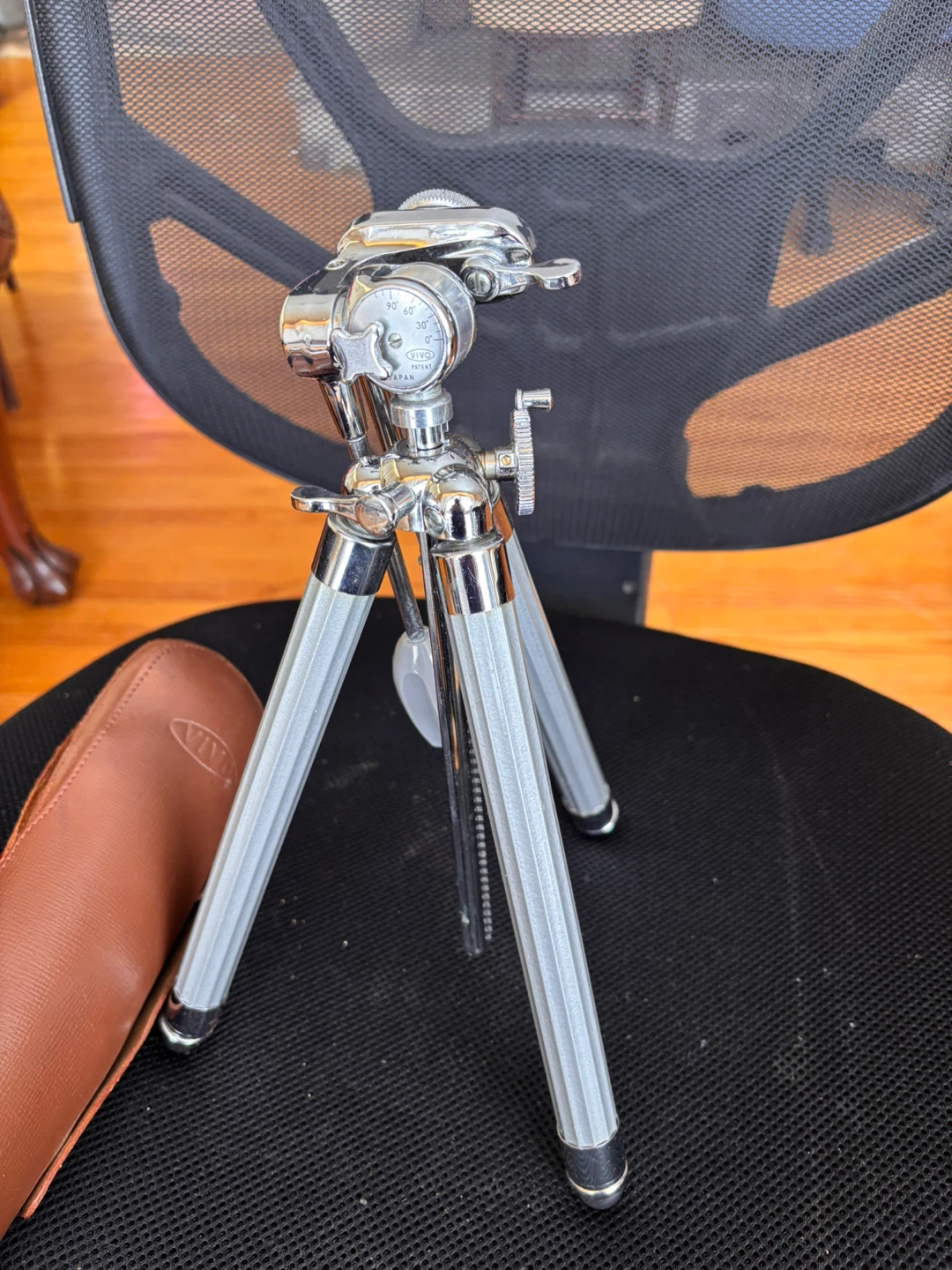 Ricoh 35 Flex Camera with Leather Case and Mini Tripod - photo 2