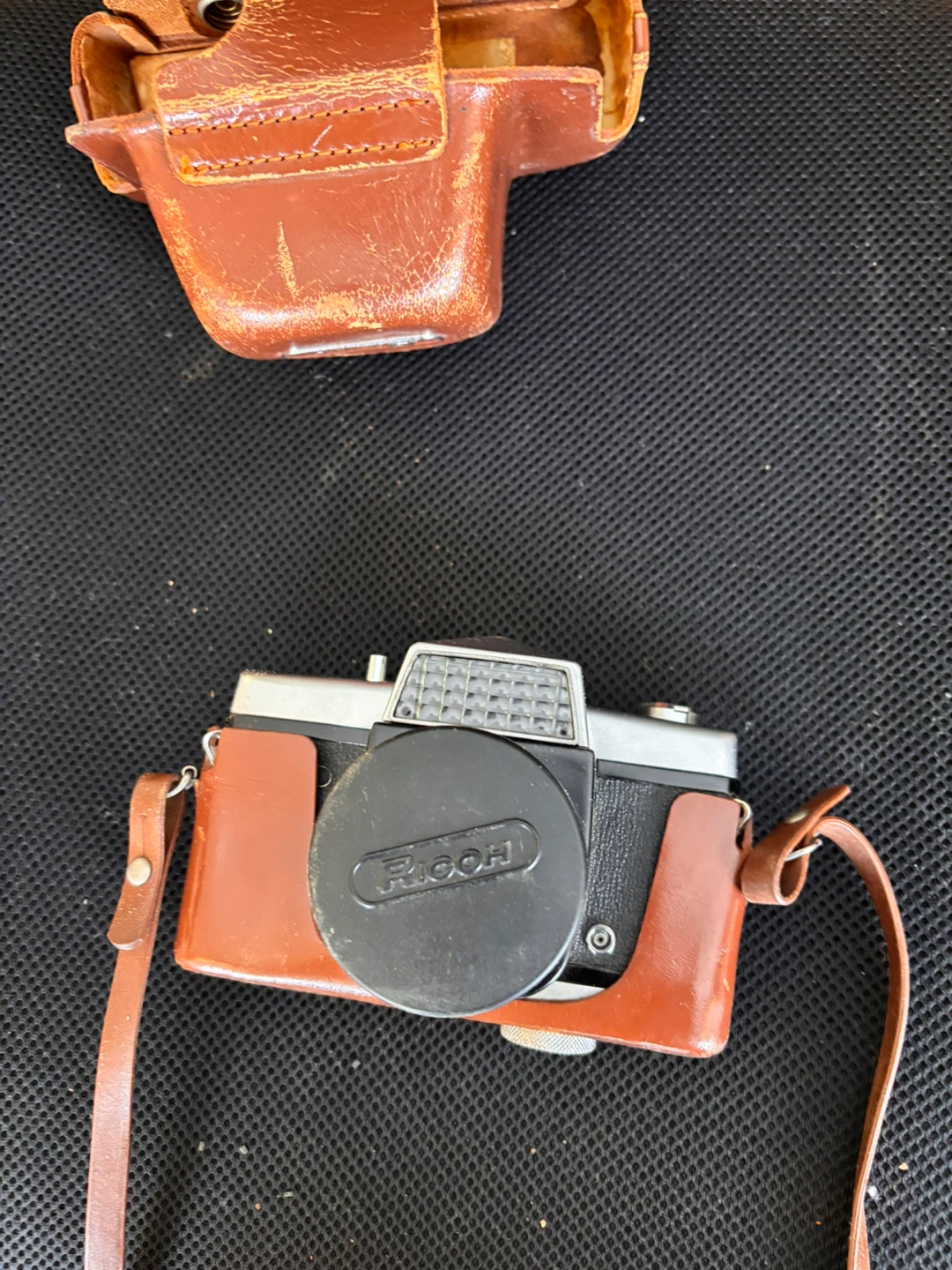Ricoh 35 Flex Camera with Leather Case and Mini Tripod - photo 3