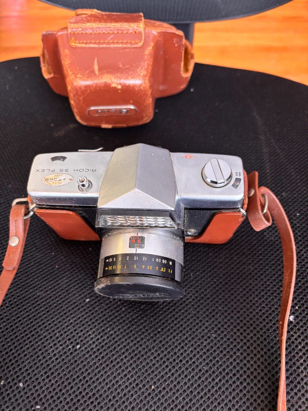 Ricoh 35 Flex Camera with Leather Case and Mini Tripod - photo 4