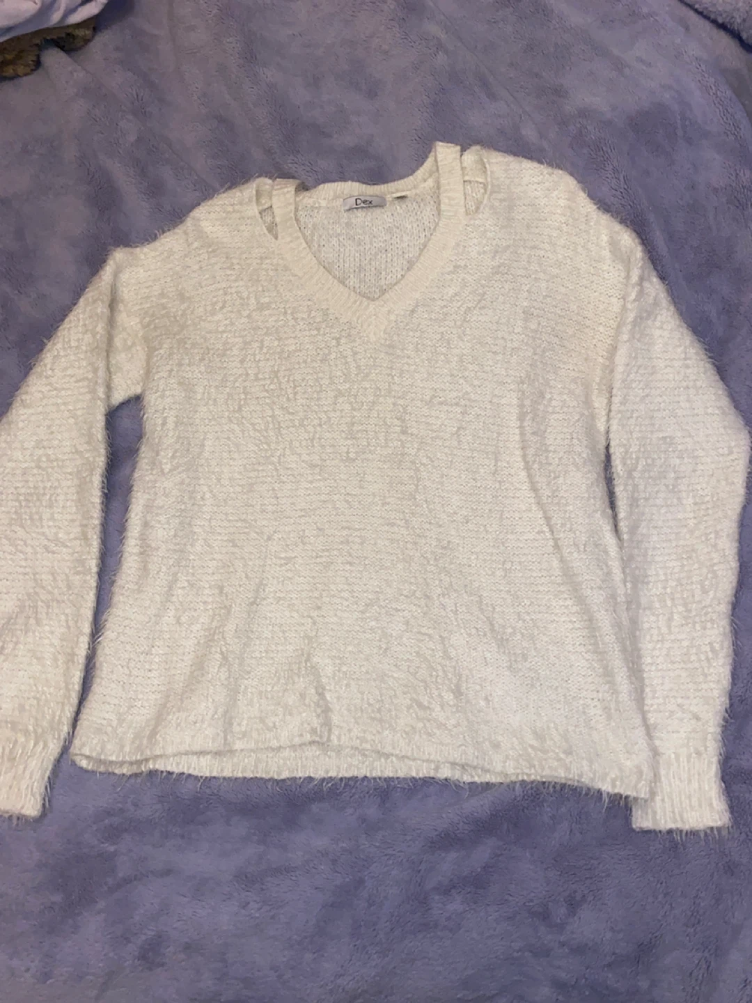 Dex Fuzzy V-Neck Sweater - White XS/T