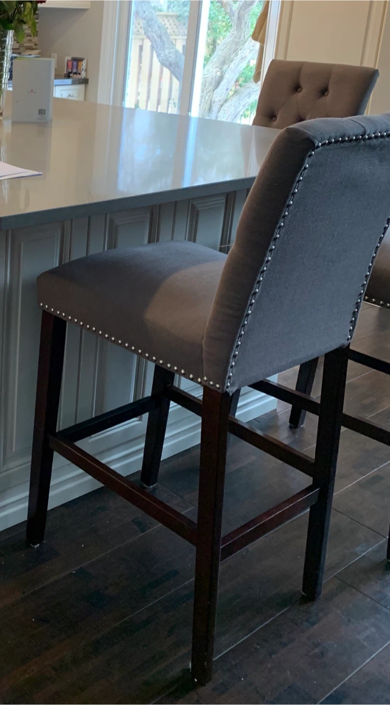 Set of 4 Tufted Upholstered Bar Stools - photo 2