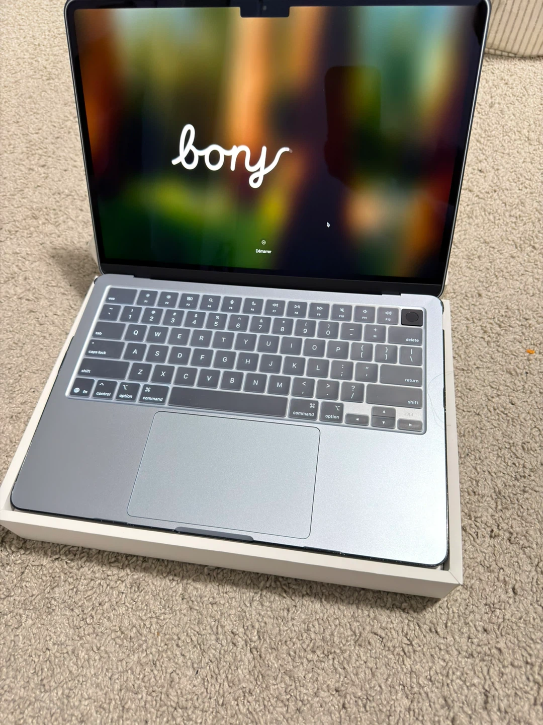 Apple MacBook Air 13-inch M4 Chip 16GB Memory 256GB Storage - photo 2