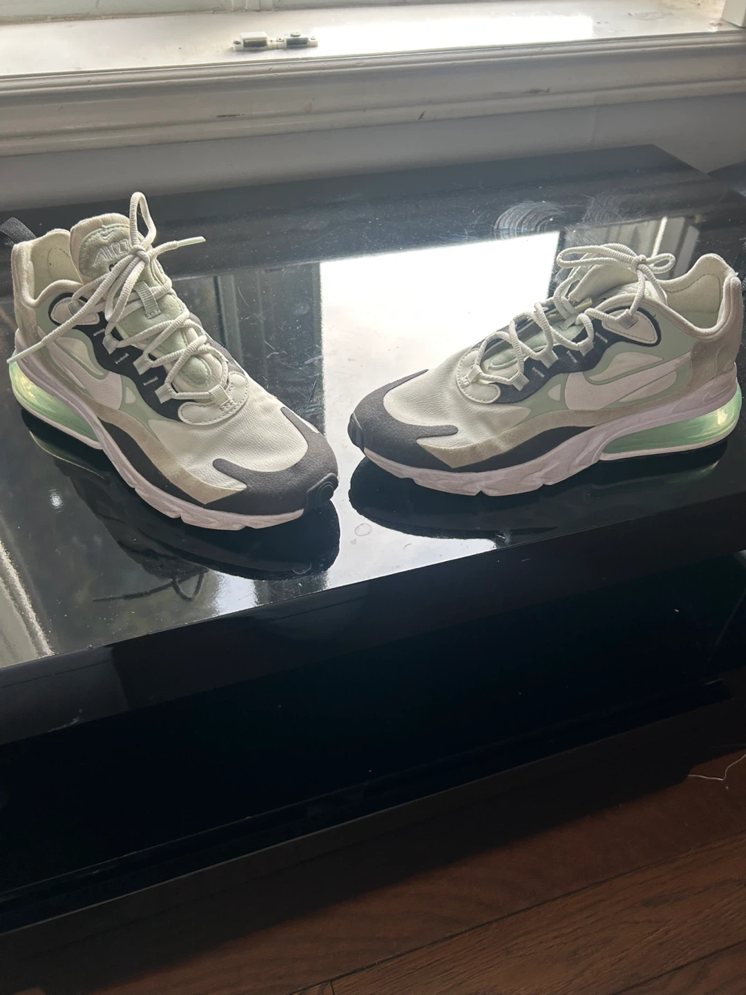 LIKE NEW Nike Air Max 270 React – Women’s 7.5 – Pistachio Frost