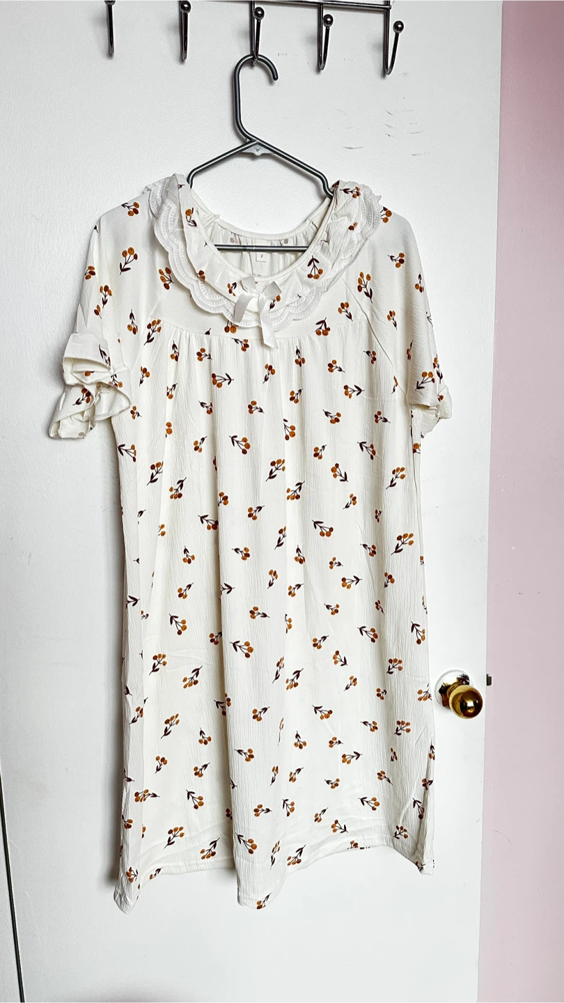 Vintage Style Cottagecore Nightgown – Floral & Lace Details