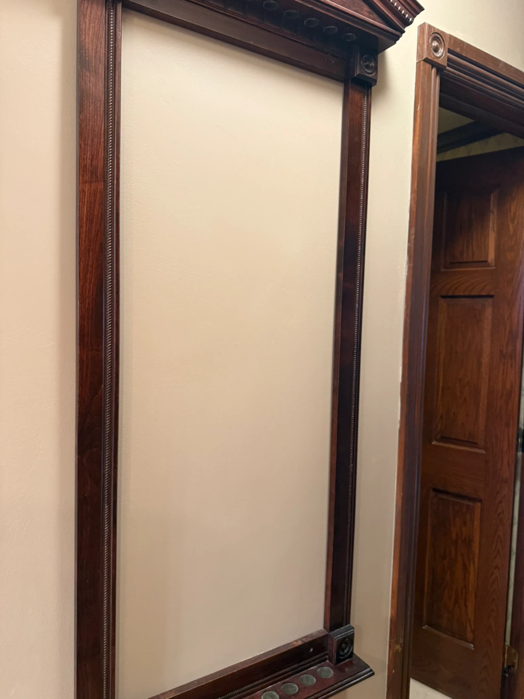 Wall mounted billiards pool cue rack