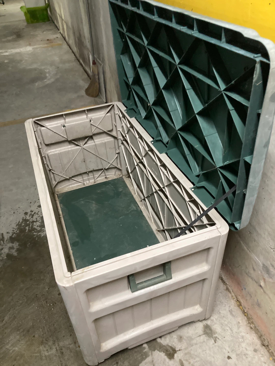 Suncast 73-Gallon Resin Outdoor Storage Deck Box - photo 2